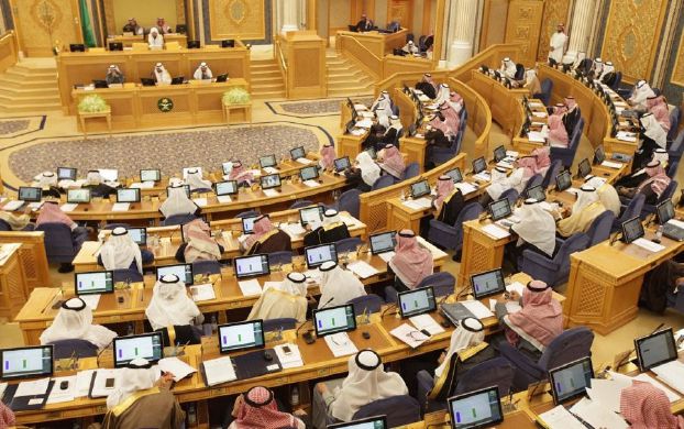 «الشورى» السعودي يناقش أول توصية تمنع الولاية على المرأة
